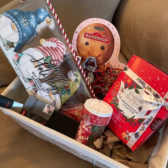 Basket and Christmas Bundle Set - BRAND NEW ITEMS - Picture 2 of 15